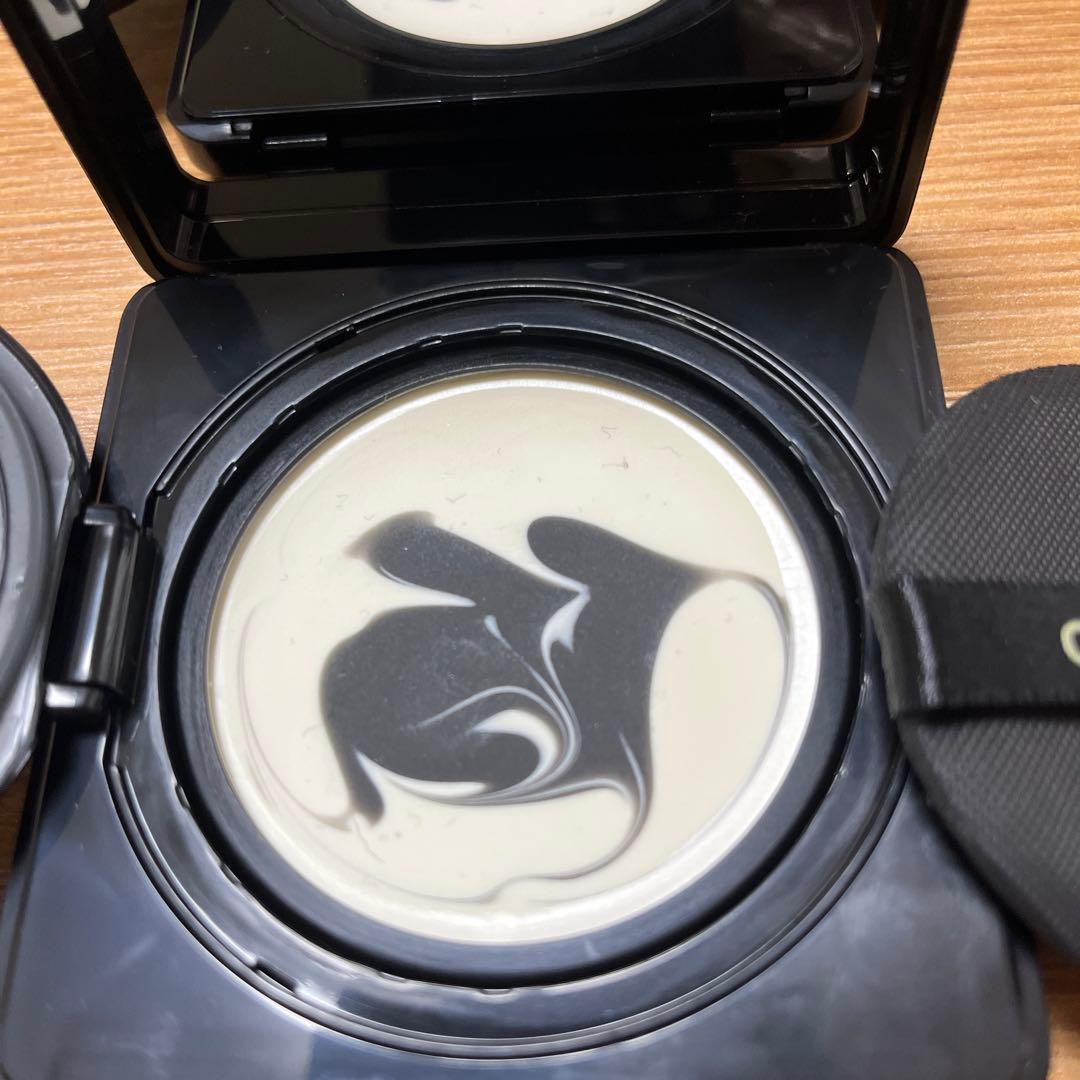 GIVENCHY ソワン ノワール UV コンパクト