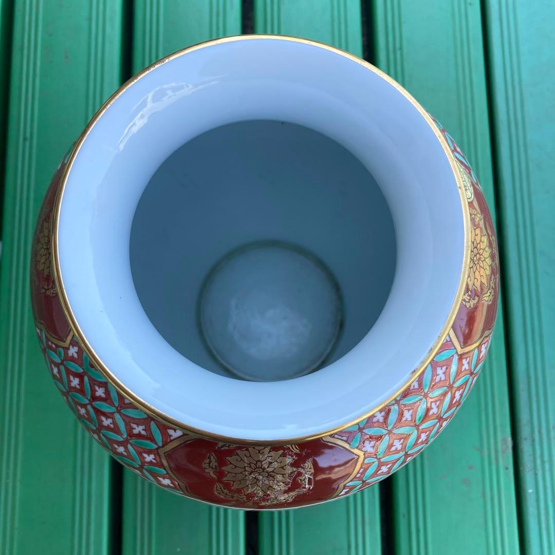 赤と金の花柄陶磁器花瓶