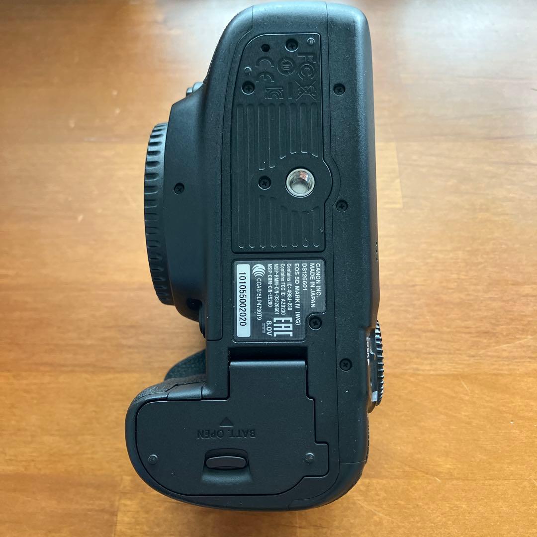 Canon EOS 5D Mark IV 本体　+ バッテリーグリップセット