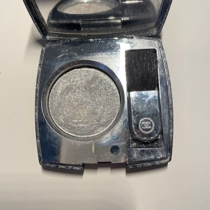 CHANEL ルミエールプラティン　限定品