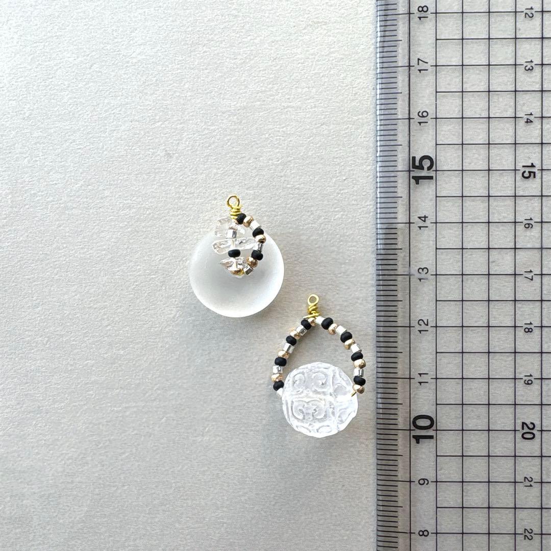 no.147 唐草彫刻のCrystalと艶消し水晶のビーズ刺繍