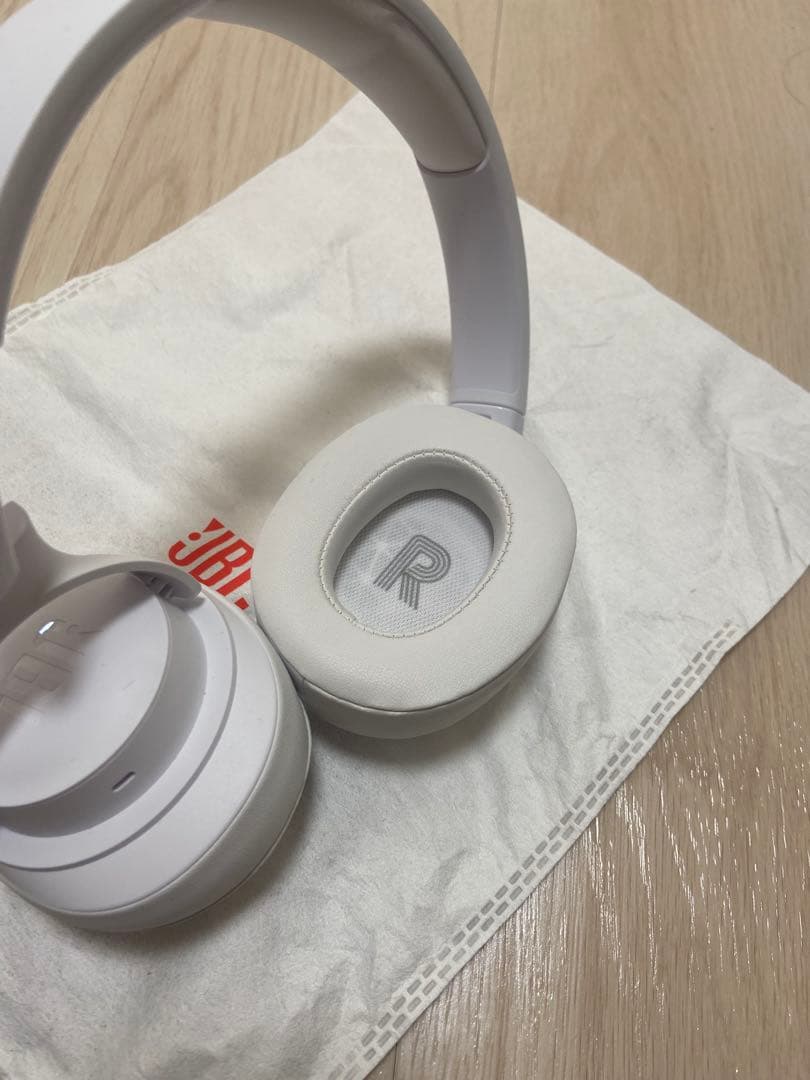 JBL ワイヤレスヘッドホン　白色　ホワイト