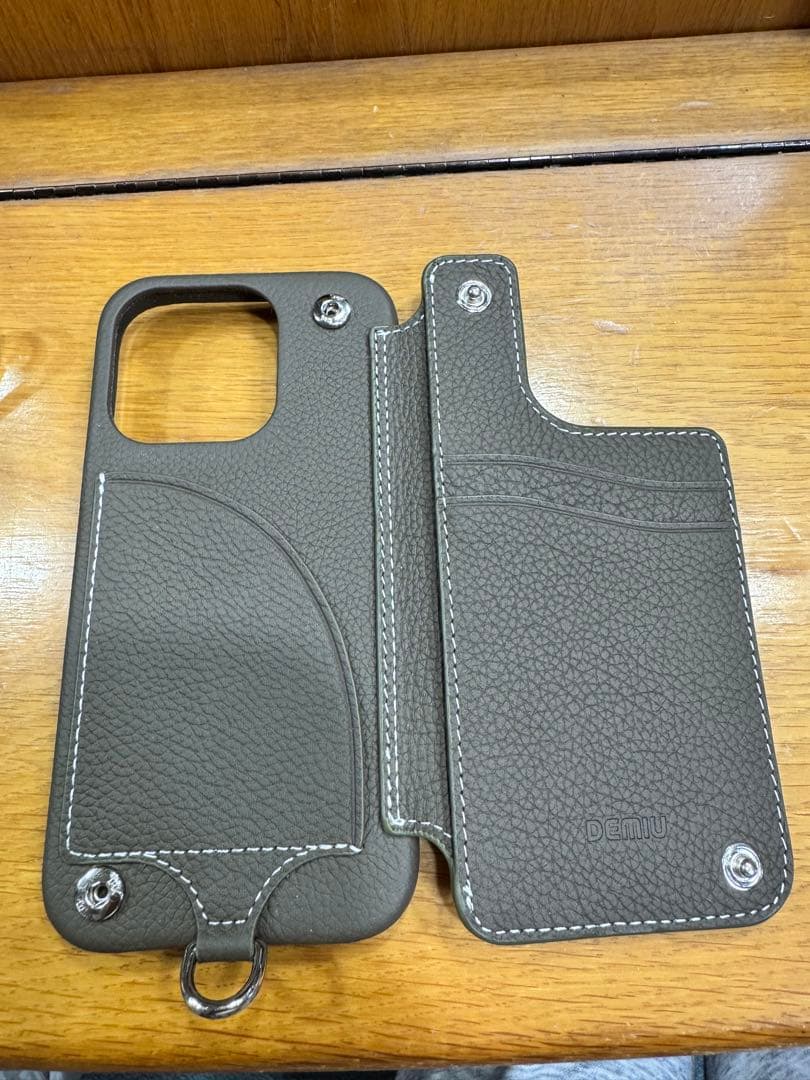 新品DEMIUレザー iPhone15proケース ストラップ付き