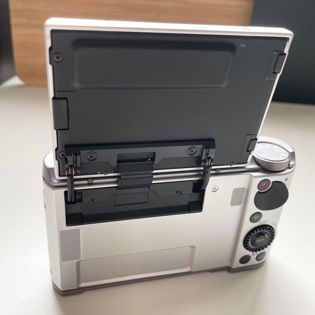 【美品】CASIO EXILIM デジタルカメラ EXーZR1700 シルバー