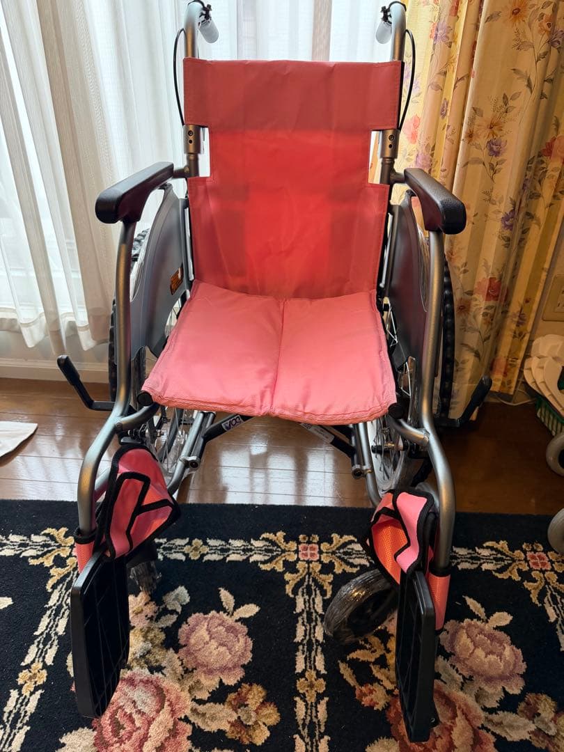 美品　自走式　車椅子 超軽量　ピンク 折りたたみ機能付き　引き取り限定