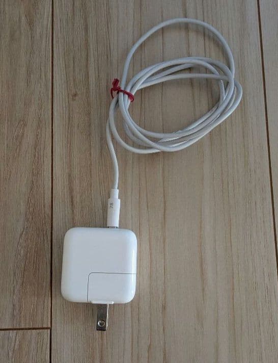 【iPad 第5世代】128GB　MPGW2J/A　A1822　充電器付き