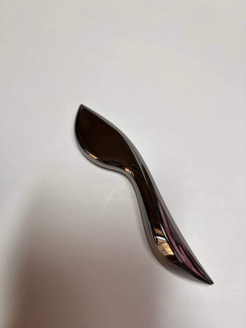 【新品】MDNA 美顔器 流線型デザイン 専用ケース付き