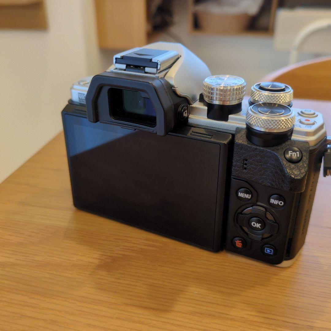 OLYMPUS OM-D E-M10 Mark2 レンズ他おまけ※商品状態要確認