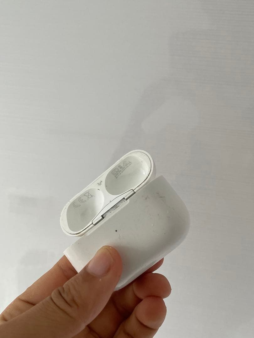 Apple AirPods with Charging Case 第2世代 M…