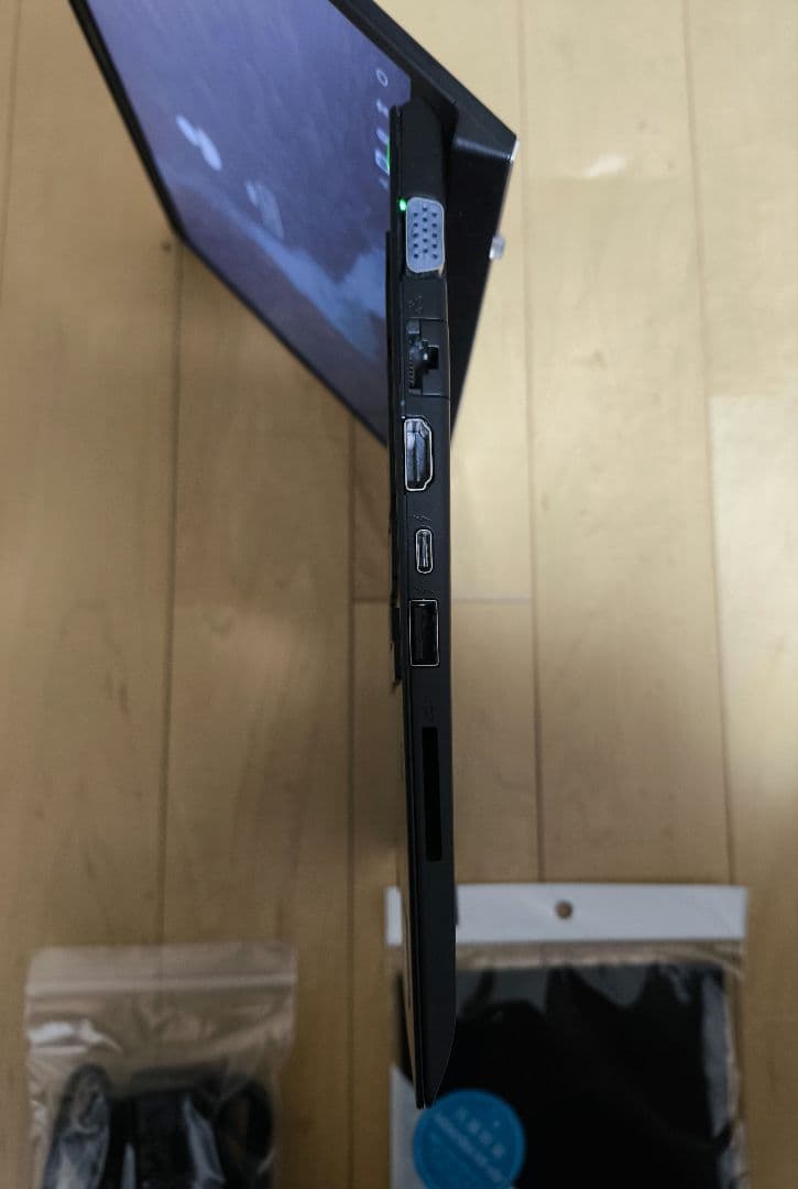 Sony Vaio i7 8565u, 256GB NVME/ 新品のバッテリー
