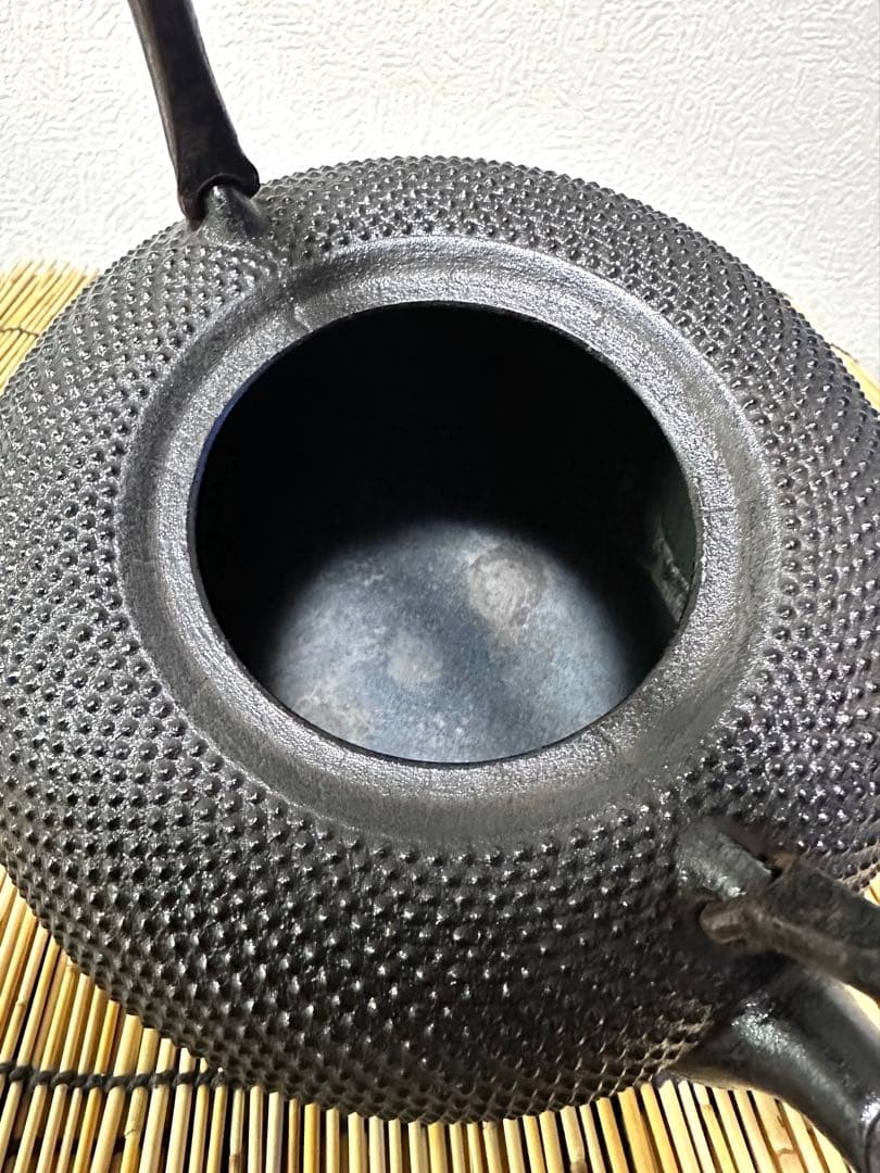 未使用品、保管品　南部伝統工芸士 及川寛治作　１５型姥口 アラレ　南部鉄瓶