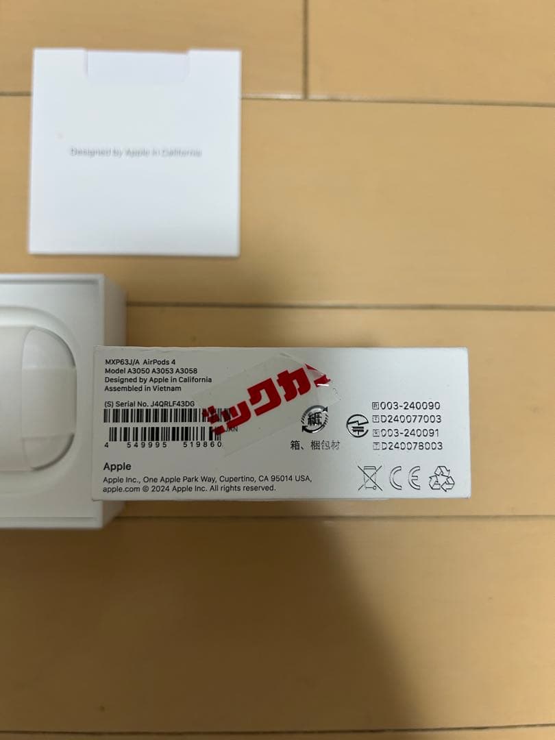 美品　正規品　AirPods4