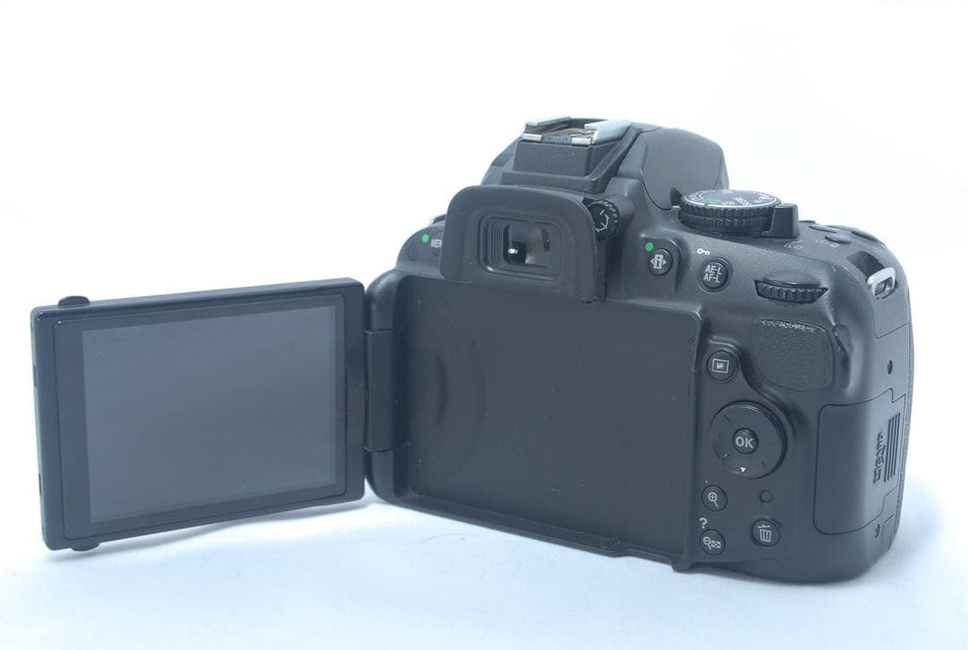 新品級ショット数✨Nikon D5200 スマホ転送 バリアングル液晶 自撮り⭕️
