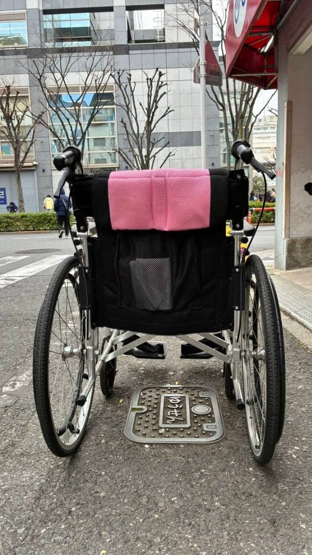 介助自走兼用の車椅子替えタイヤ新品及び洗濯用替えカバー付き