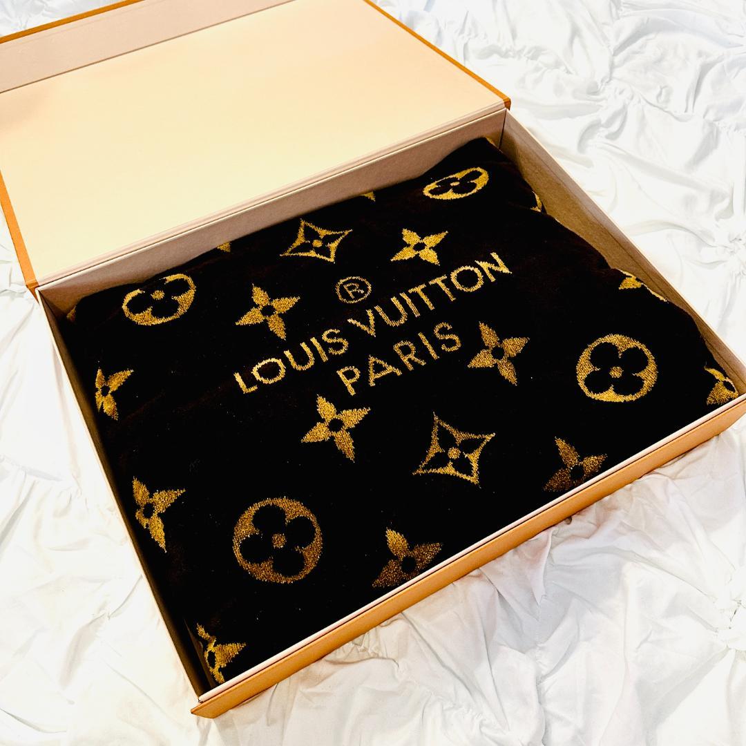 LOUIS VUITTON(ルイ・ヴィトン)モノグラム・クラシック ビーチタオル