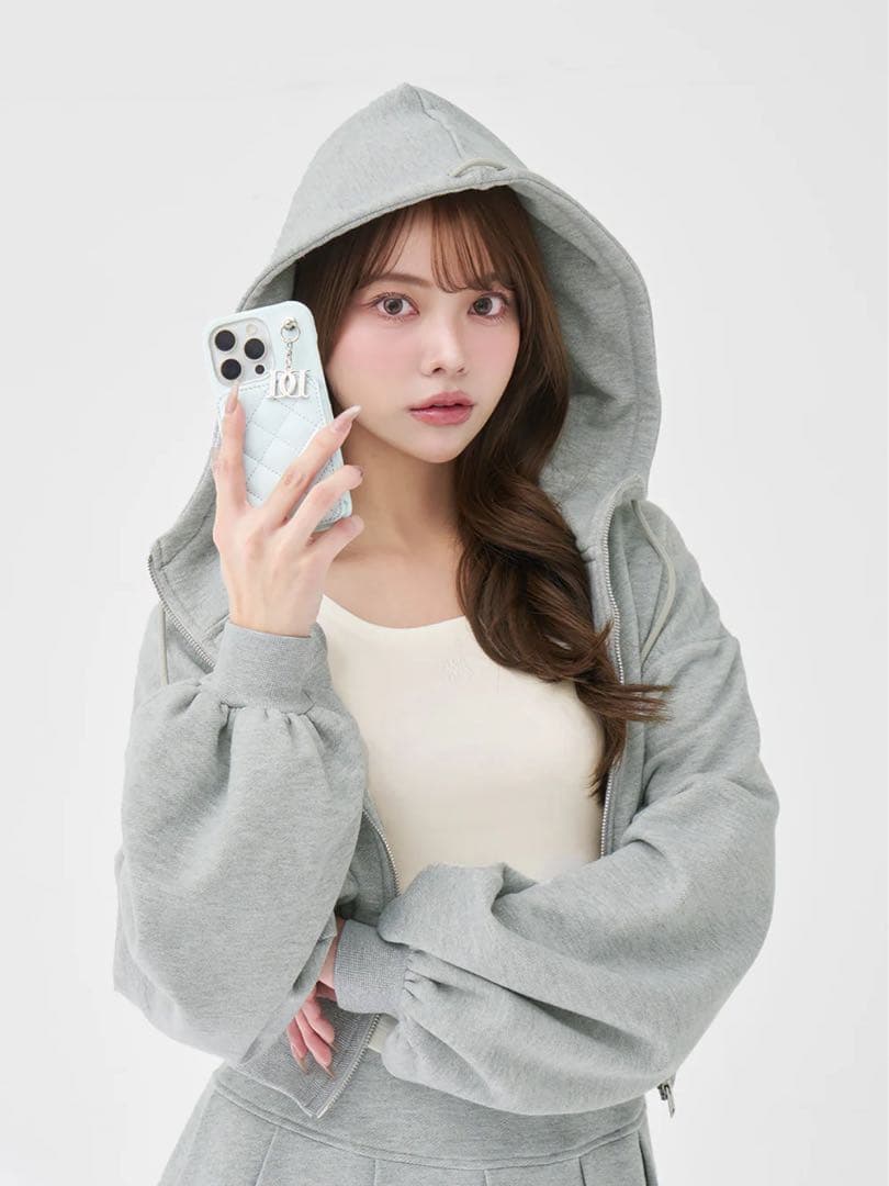 darich キルティングミラーDDチャームiPhoneケース　17pro