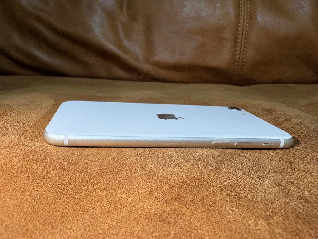 Apple iPhoneSE 第3世代　White