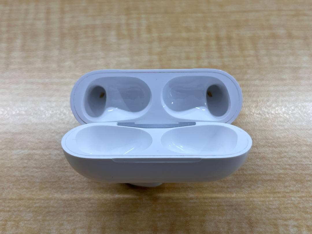 AirPods Pro（第一世代）※左(L)耳ノイズあり