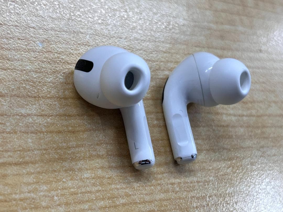 AirPods Pro（第一世代）※左(L)耳ノイズあり