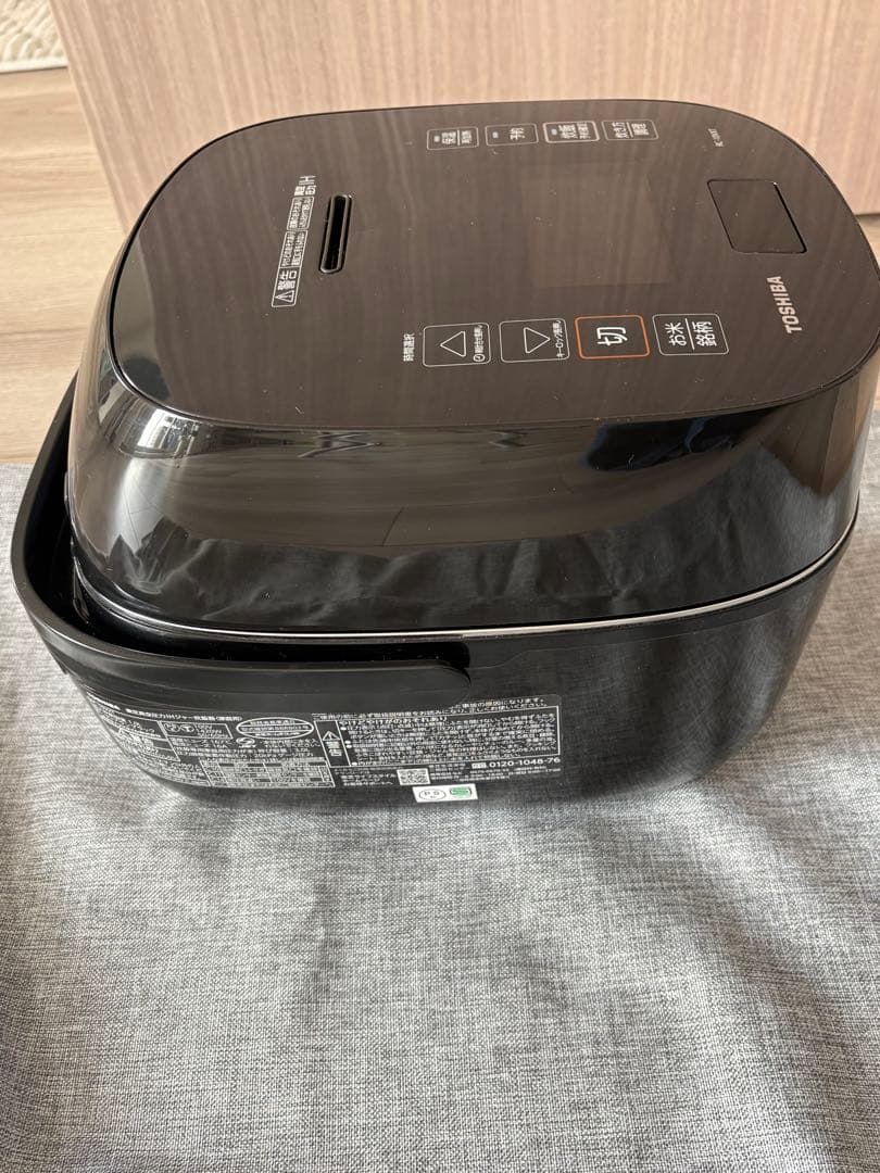 【 TOSHIBA 】 美品 RC-10VXT ブラック 炊飯器　5.5合炊き
