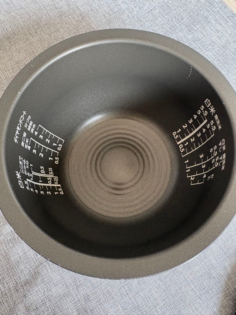 【 TOSHIBA 】 美品 RC-10VXT ブラック 炊飯器　5.5合炊き