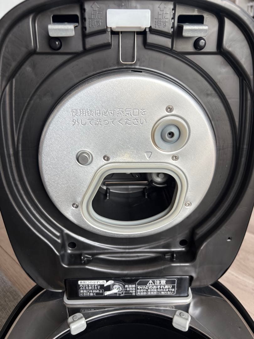 【 TOSHIBA 】 美品 RC-10VXT ブラック 炊飯器　5.5合炊き