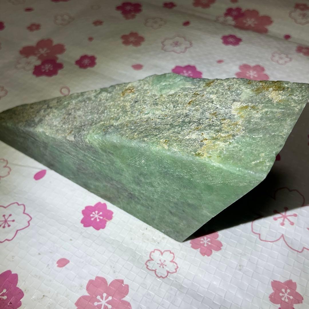 糸魚川翡翠　金山谷　306g