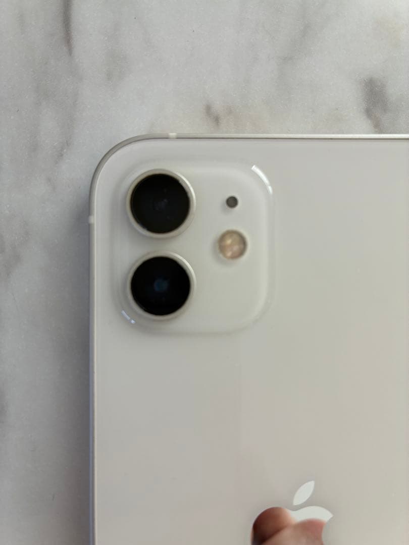 【美品】Apple iPhone 12 ホワイト 本体　SIMフリー 充電コード