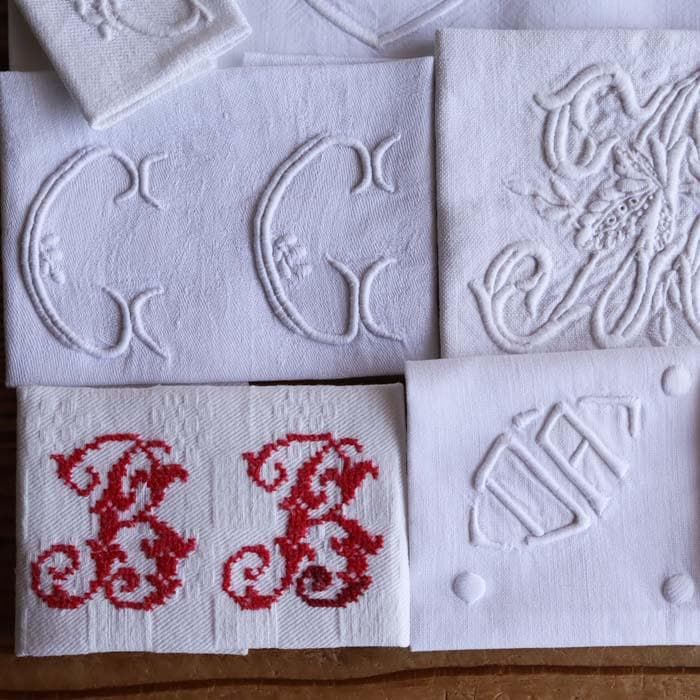 【3】たくさん 12枚！フランス アンティーク 手刺繍 イニシャル 端切れ
