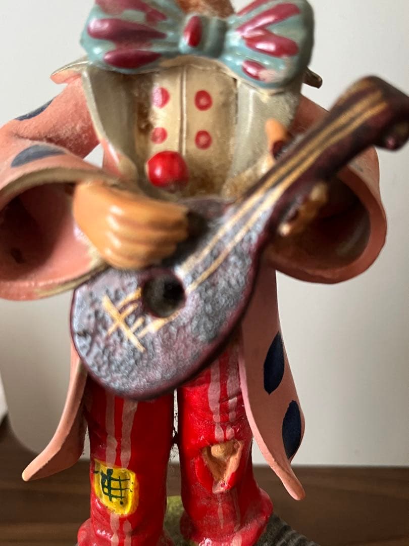 道化師の陶器フィギュア