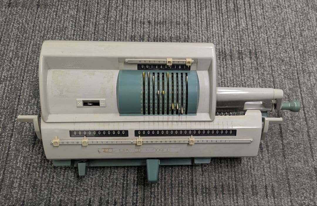 タイガー CALCULATING MACHINE社製H68−21型手動式計算機