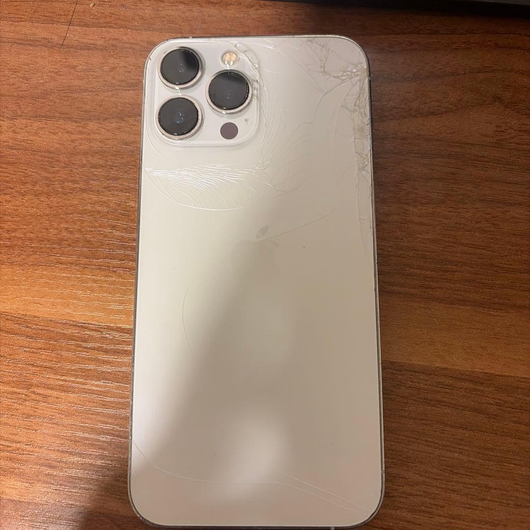 iPhone 13 Pro シルバー 本体（背面割れ）