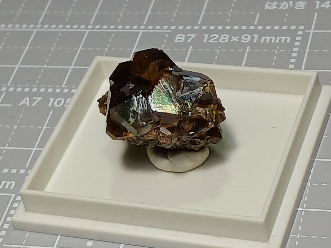 国産鉱物　オーロラレインボーガーネット　原石 鉱物標本