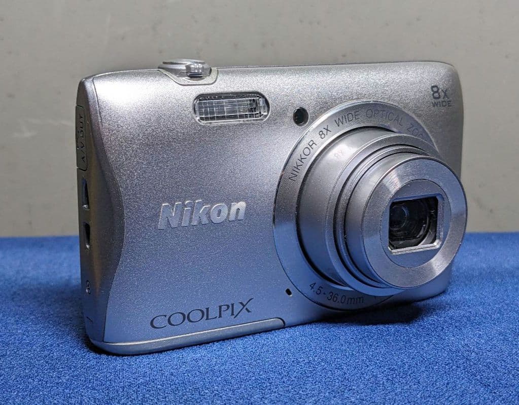 Nikon COOLPIX S3700　◉動作品、新品充電器付き