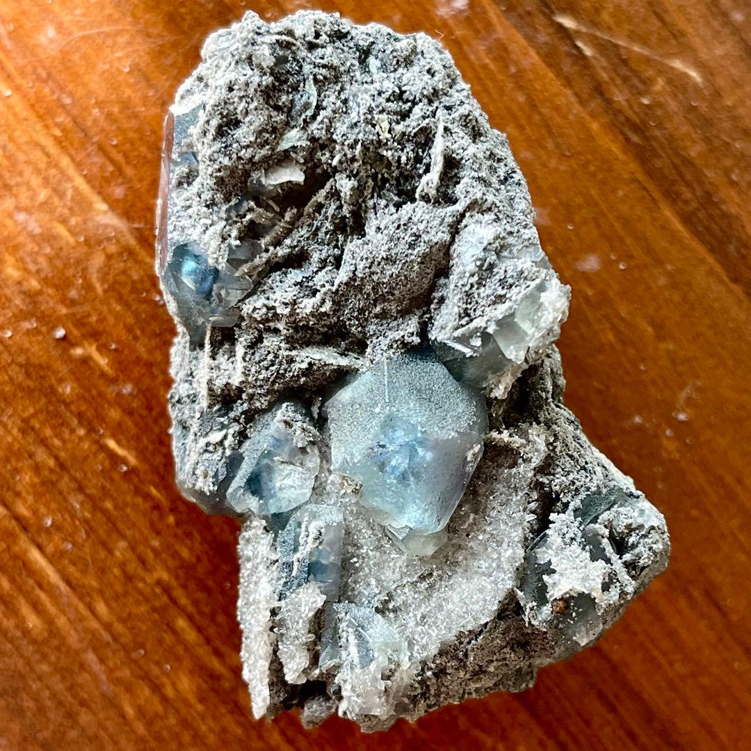 虹 キューブ ブルー フローライト 983.75ct 蛍石 原石 鉱物 天然石