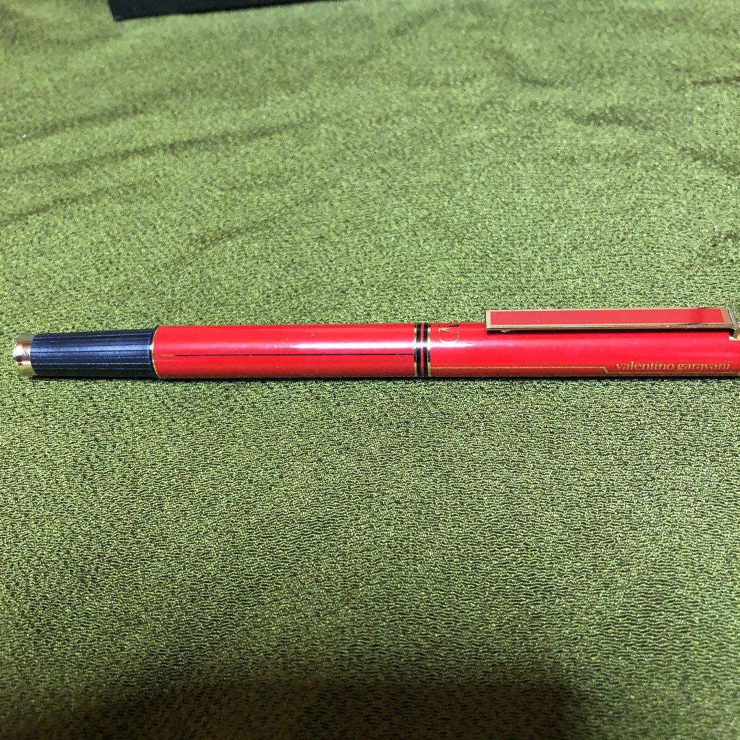バレンチノの万年筆とボールペンセット。未使用。