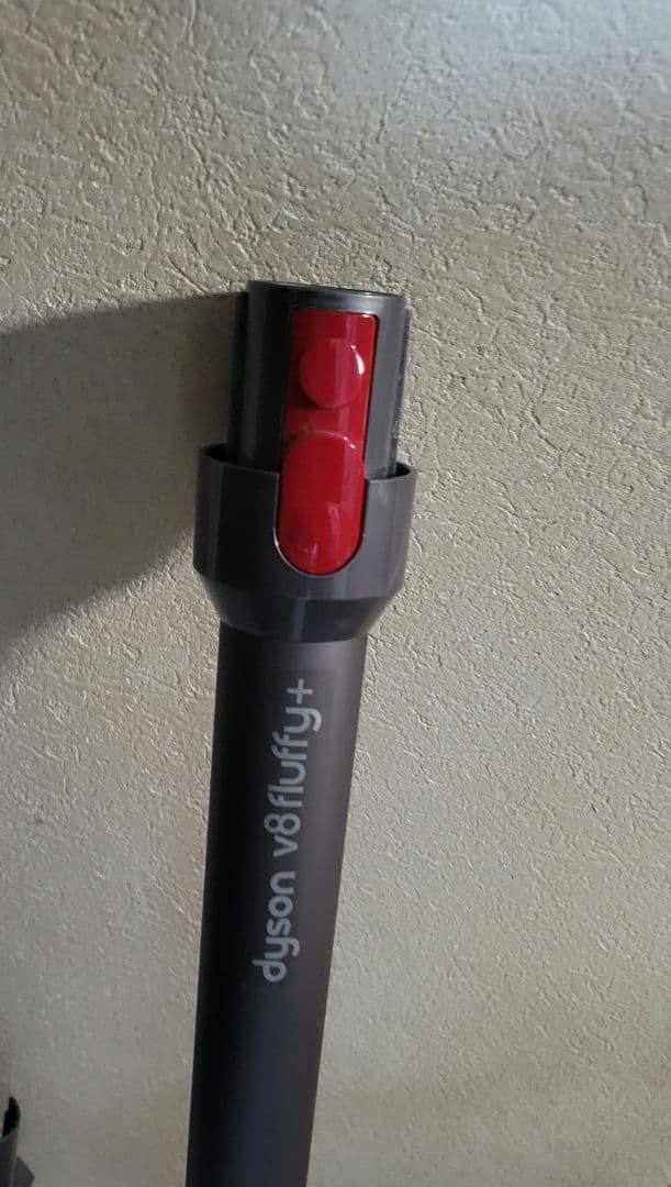 dyson V8 Fluffy+ ジャンク 本体のみ