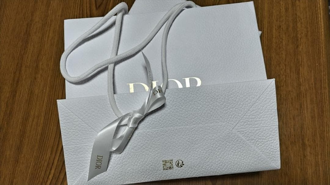 Dior 女性用香水（ヘアミスト）とブラシセット