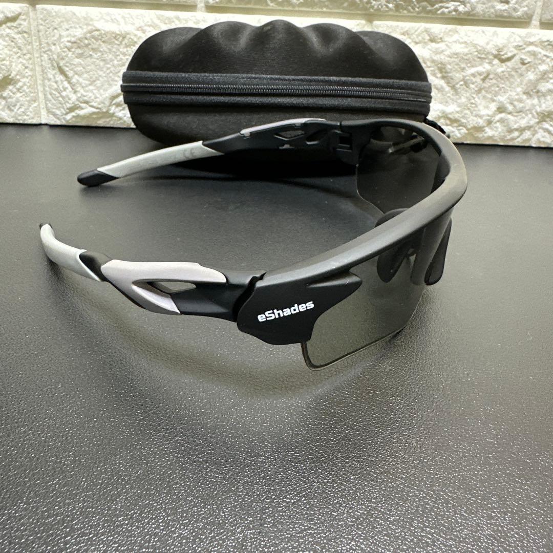 美品　eShades 瞬間調光サングラス　UV400カット