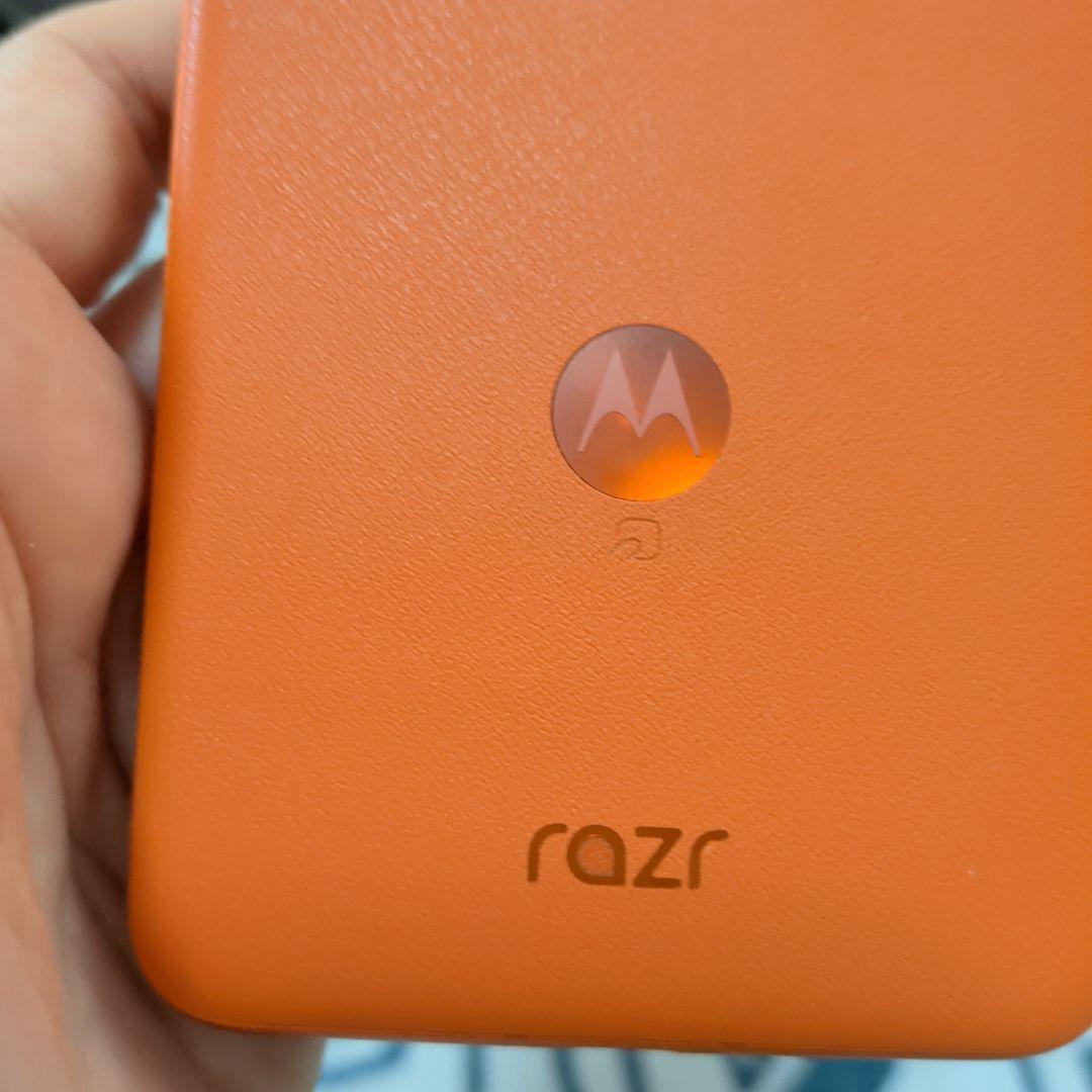 Motorola razr オレンジ色 本体。美品