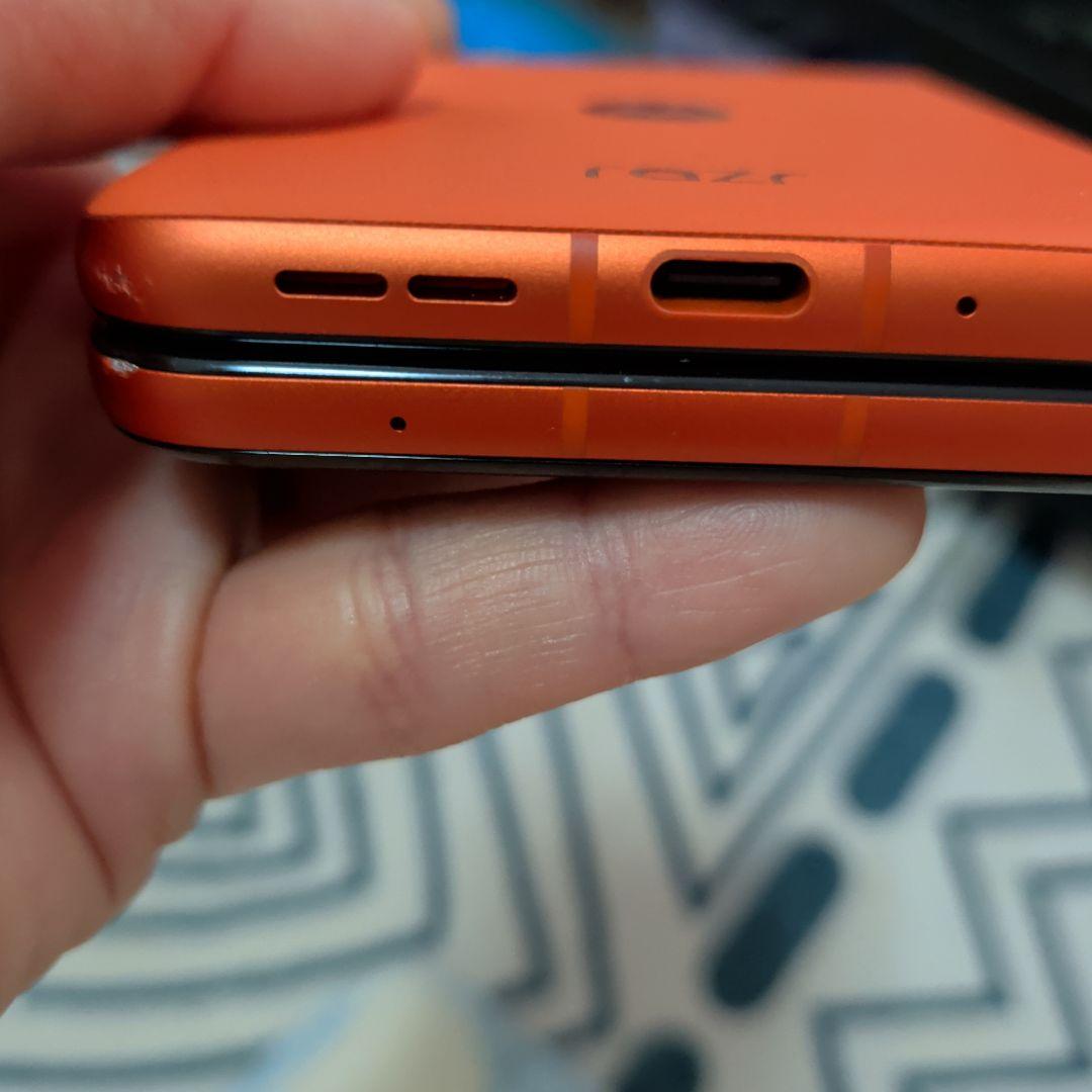 Motorola razr オレンジ色 本体。美品