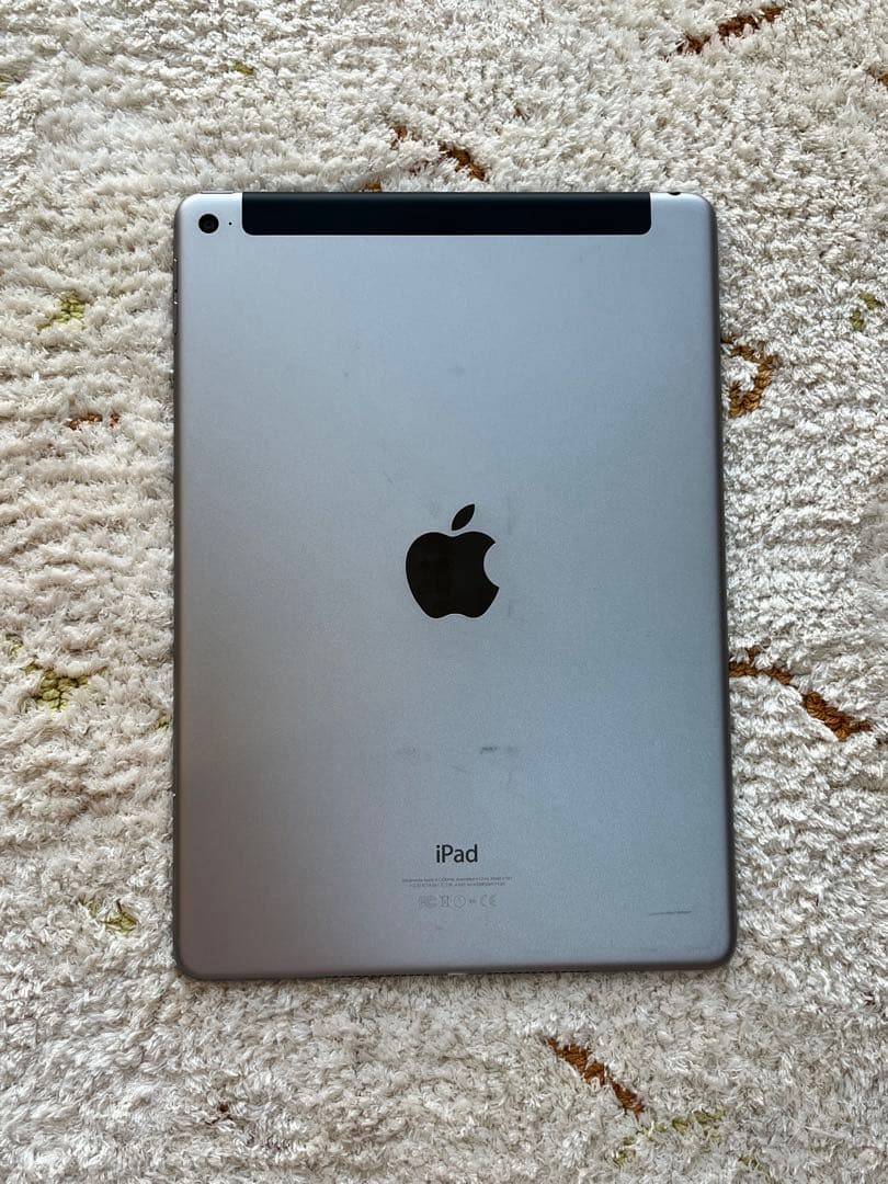 iPad Air 2 32GB Wi-Fi+Cellularシルバー＊動作良好