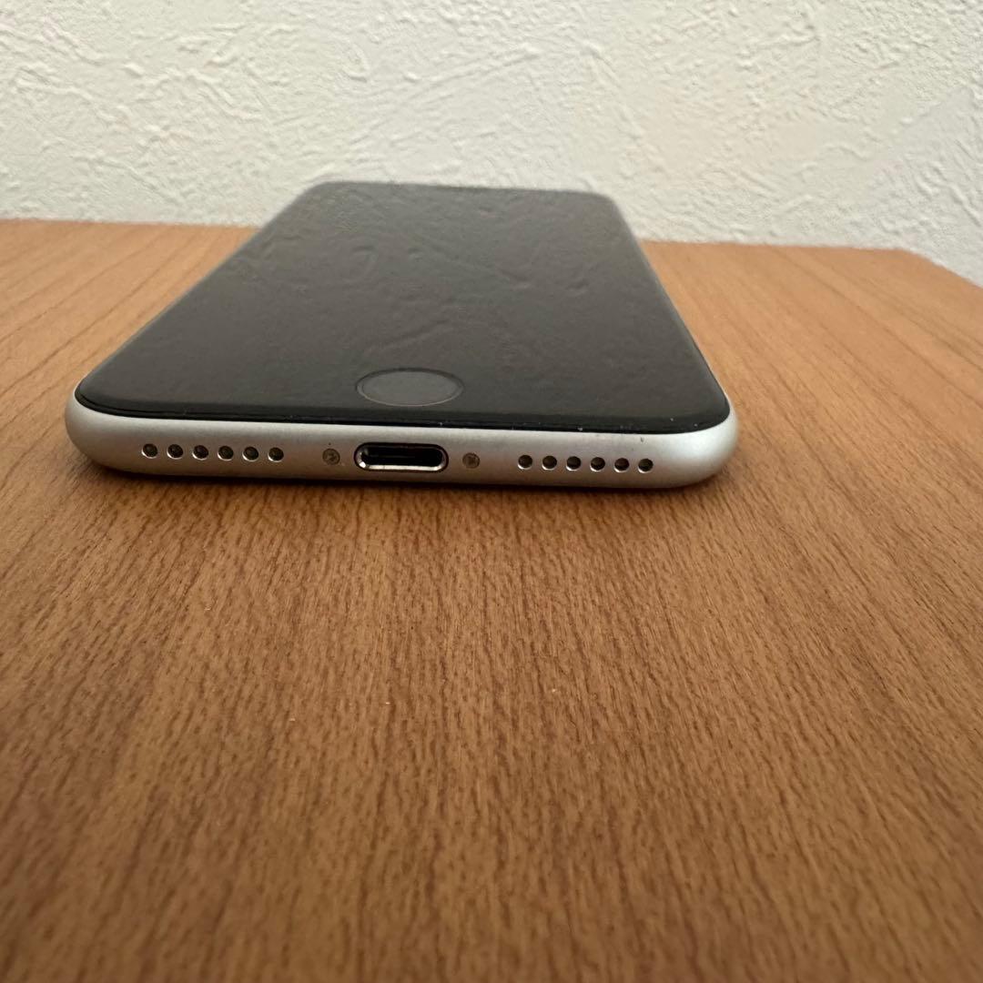【バッテリー79%】Apple iPhone SE (第2世代) ホワイト