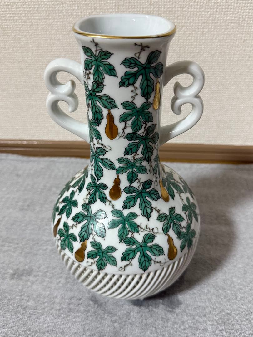 葉と果実の装飾 花瓶 陶磁器 アンティーク