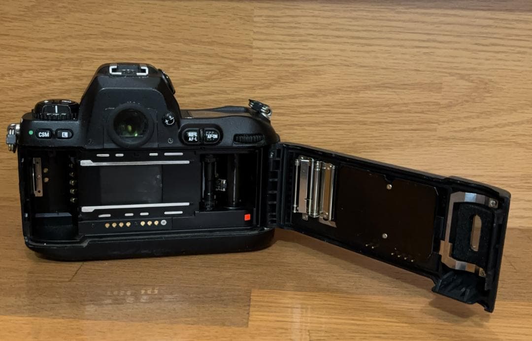 ■Nikon F100 フィルムカメラ一眼　ワケアリ 動作確認済み