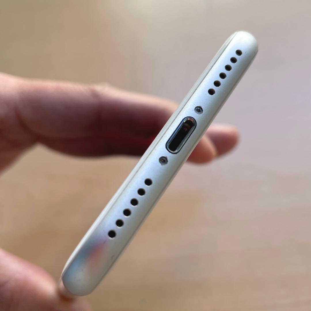 iPhone 8 シルバー　64GB A1906 SIMフリー　美品