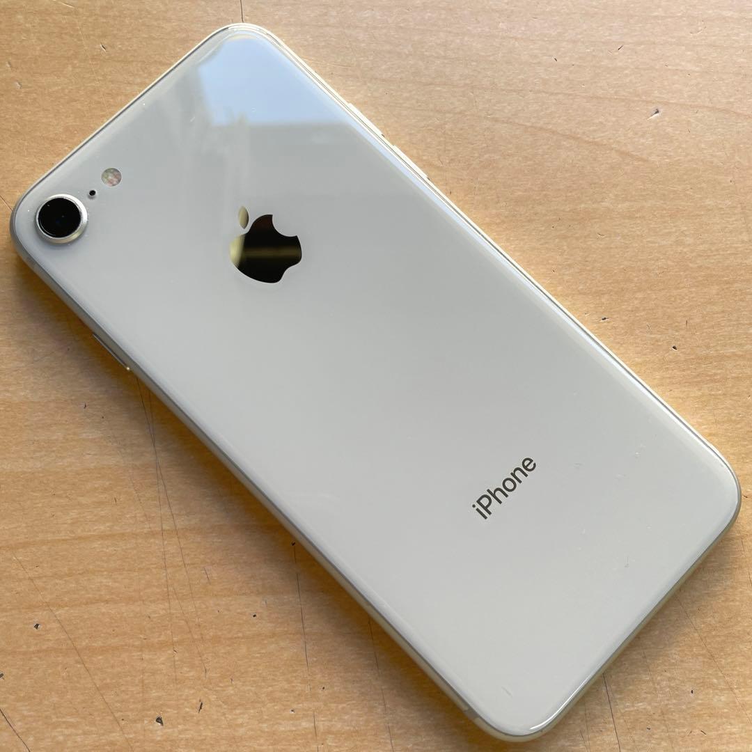 iPhone 8 シルバー　64GB A1906 SIMフリー　美品