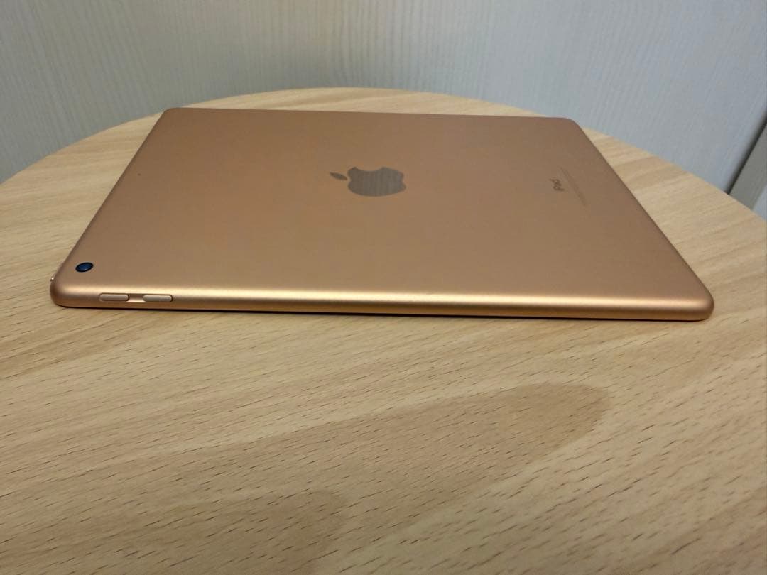 Apple iPad 6(9.7インチ) ゴールド カバー付き