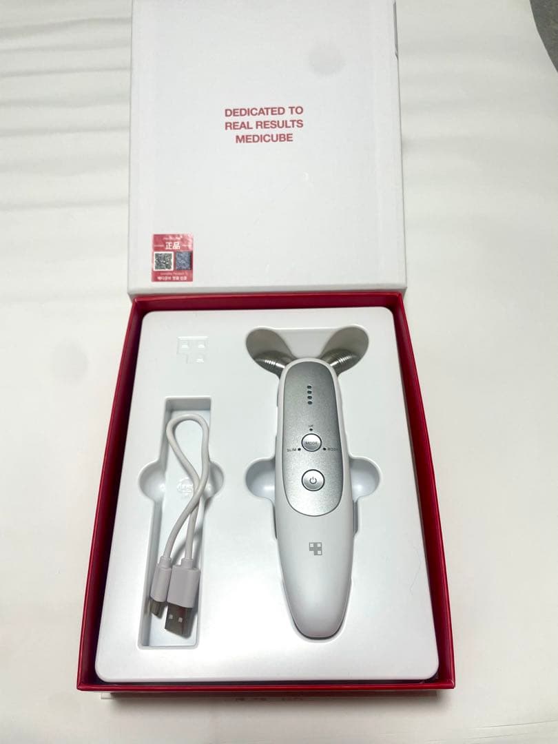 美品 メディキューブ EMS美顔器ダーマショットME-AGE-R-01