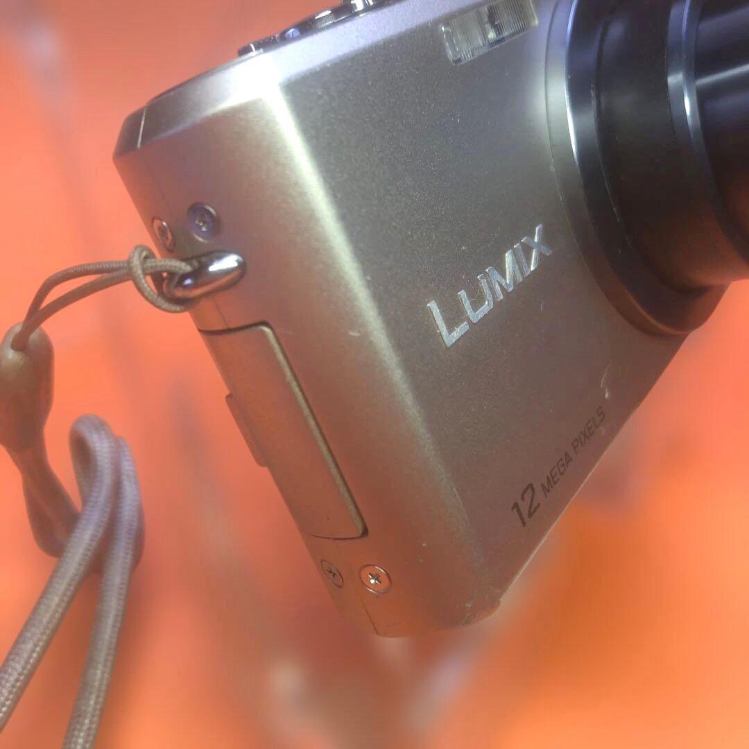 LUMIX 12メガピクセル コンパクトデジタルカメラ　シルバー　充電器付き